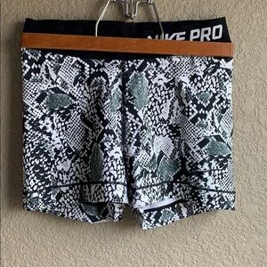 NIKE PRO XS SNAKESKIN BLACK WHITE SHORTS RUNNING